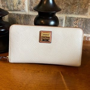 Dooney & Bourke Pebble Leather wallet